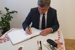 IMG-96d75332819feb0055225abb6d2e9987-V