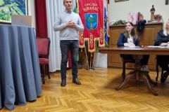 IMG-2d395234c3bf15ad760663ae599deb11-V