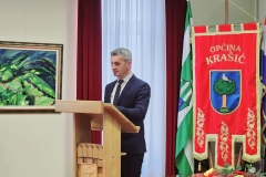 IMG-fcf66402476f6a57b49a12924b92d4e2-V