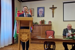 IMG-52ed385e374aa6abc2816f5be460302a-V